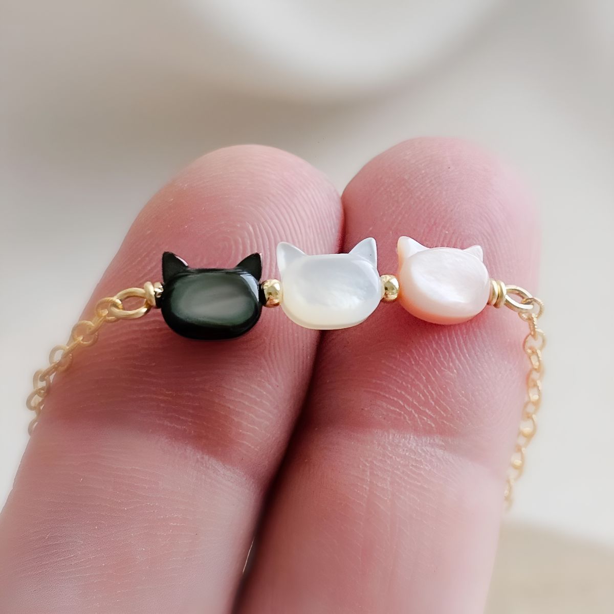 Elarina - Collar Minimalista con Dije de Gato